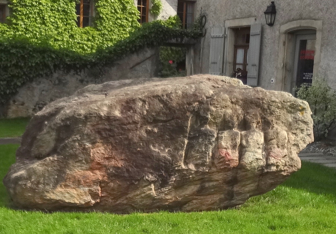 Pierre-aux-Dames — Réplique